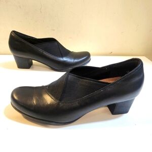 Clark Women's Chic Black Heeled Loafers size 9 1/2 M